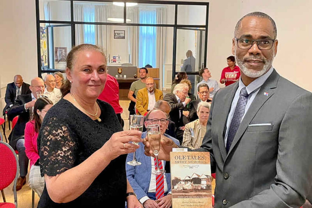 ‘Ole Tales, Sweet Memories’ book presented at St. Maarten House